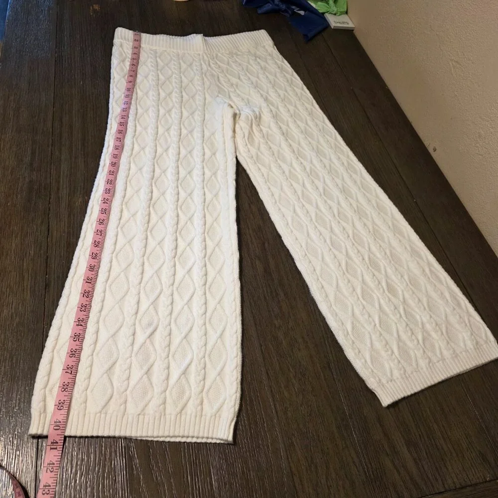 Skims CABLE KNIT STRAIGHT LEG PANT White Large- Loose thread, a few dirt marks - Picture 3 of 16